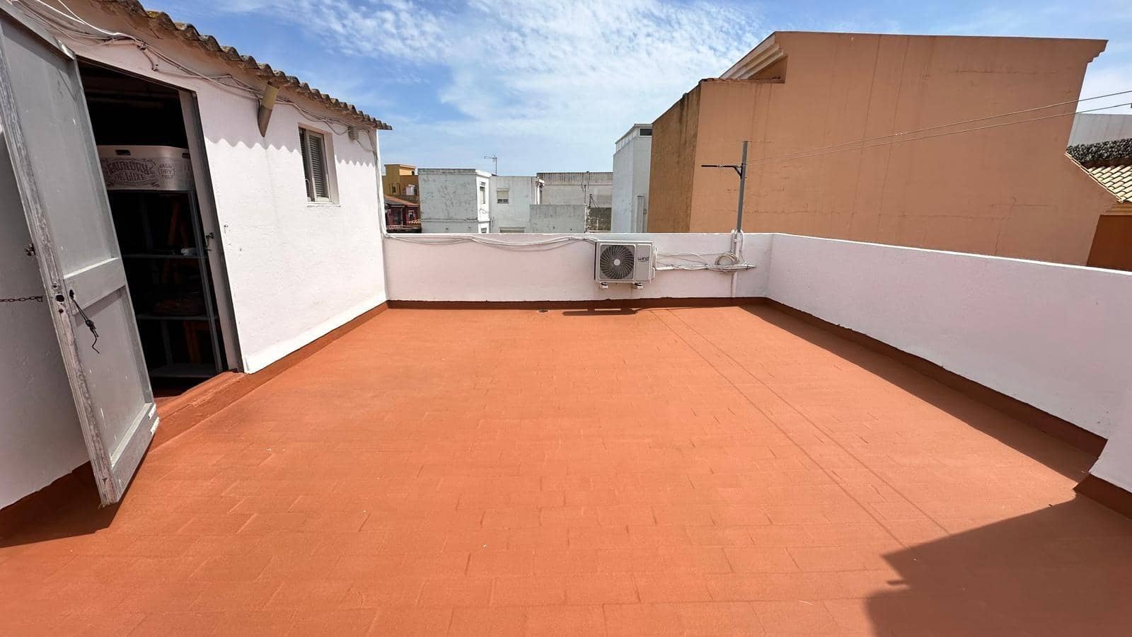 5 soverom Hus til salgs i La Linea de la Concepcion med garasje - € 470 000 (Ref: 9815844)