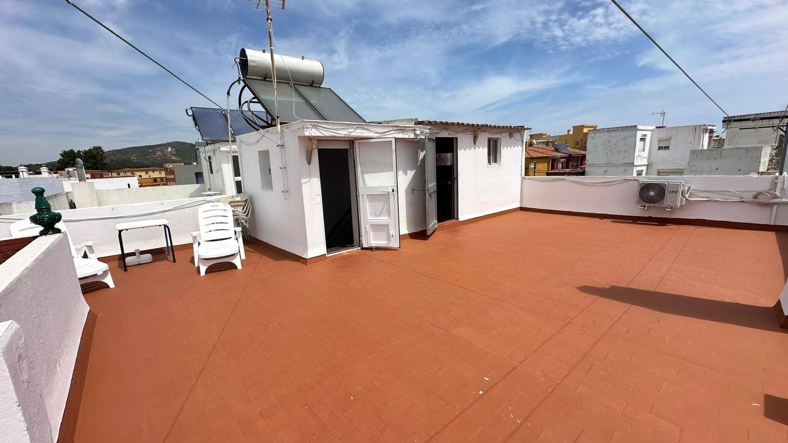 5 soverom Hus til salgs i La Linea de la Concepcion med garasje - € 470 000 (Ref: 9815844)