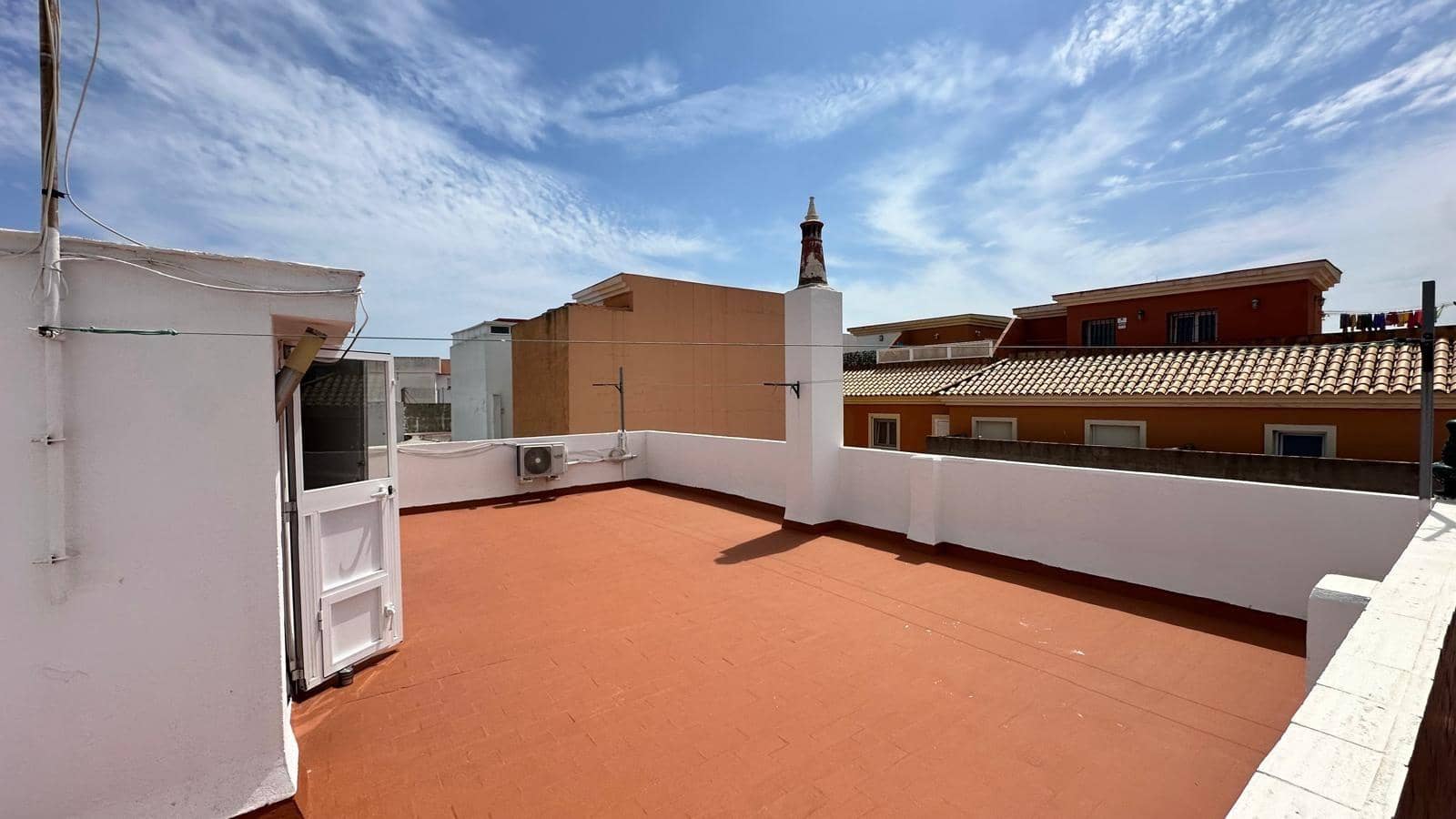 5 soverom Hus til salgs i La Linea de la Concepcion med garasje - € 470 000 (Ref: 9815844)