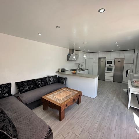 5 chambre Appartement à vendre à La Línea de la Concepción - 295 000 € (Ref: 9818203)