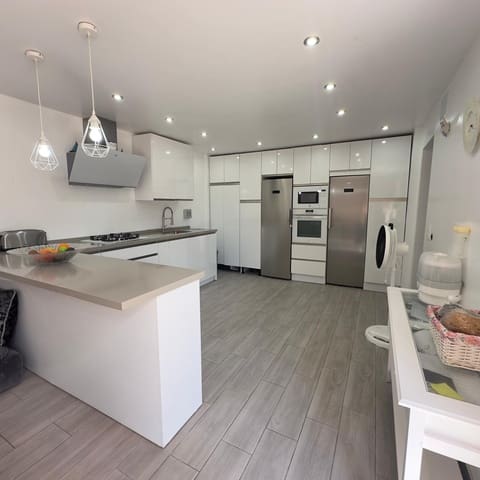 5 chambre Appartement à vendre à La Línea de la Concepción - 295 000 € (Ref: 9818203)