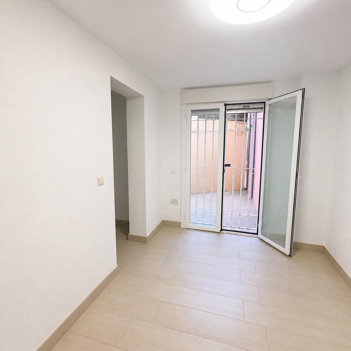 5 chambre Appartement à vendre à La Linea de la Concepcion - 295 000 € (Ref: 9818203)