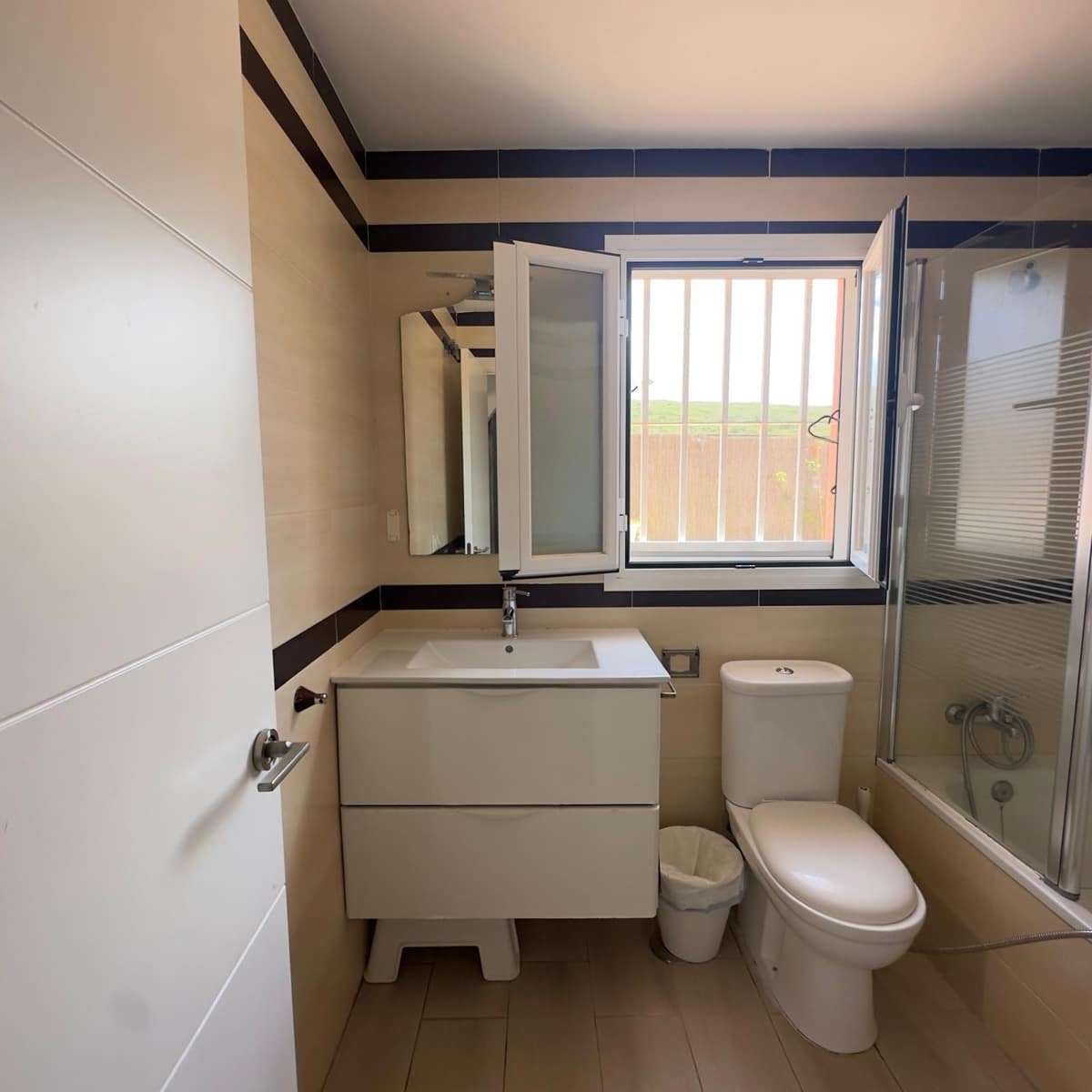 5 chambre Appartement à vendre à La Linea de la Concepcion - 295 000 € (Ref: 9818203)