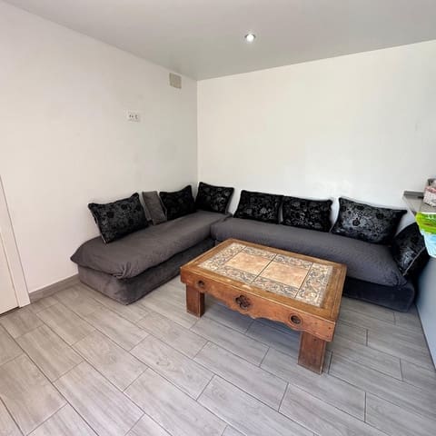 5 chambre Appartement à vendre à La Línea de la Concepción - 295 000 € (Ref: 9818203)