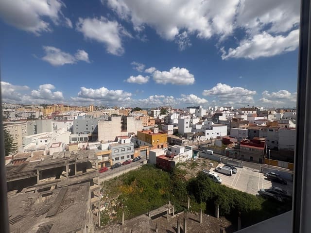 Piso de 2 habitaciones en Algeciras en venta - 132.000 € (Ref: 9831355)