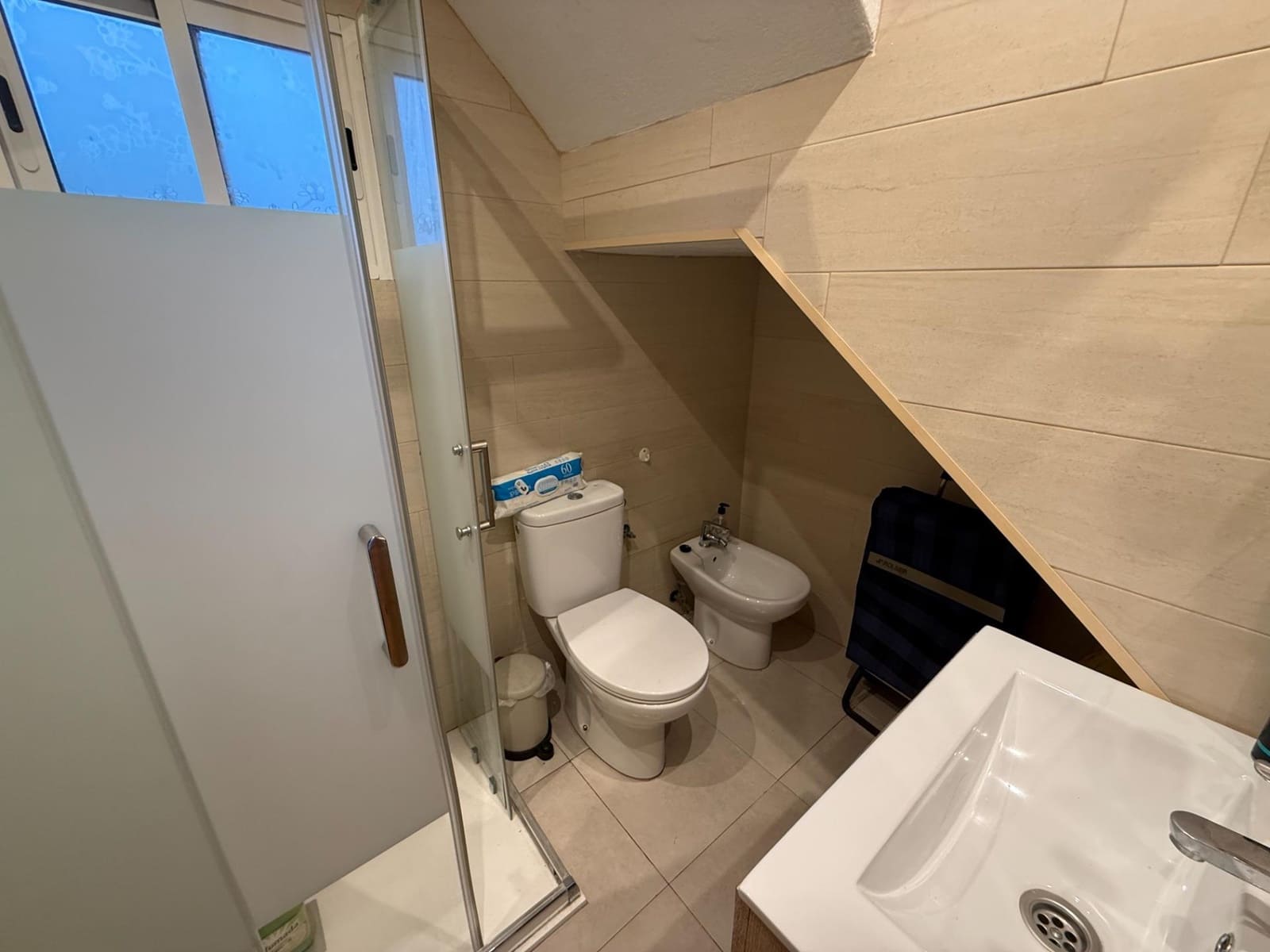 5 soveværelse Semi-Rækkehus til salg i Algeciras med garage - € 149.900 (Ref: 9843392)