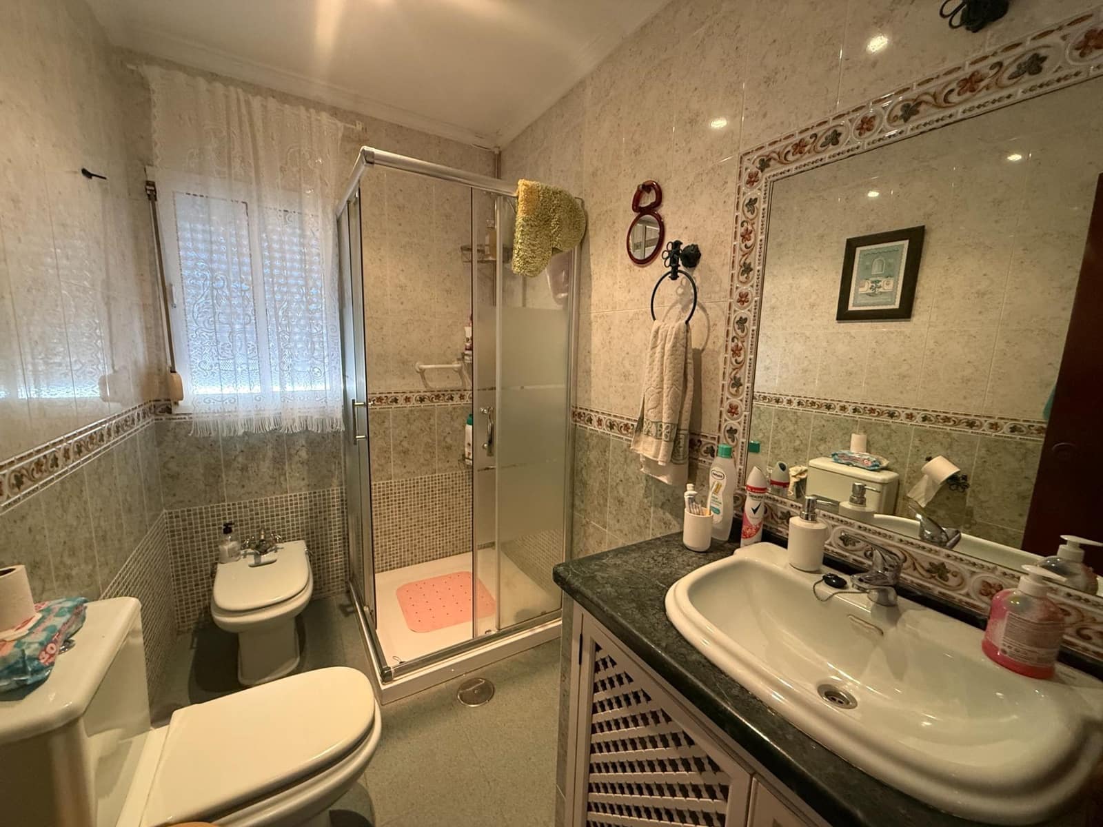 5 soveværelse Semi-Rækkehus til salg i Algeciras med garage - € 149.900 (Ref: 9843392)