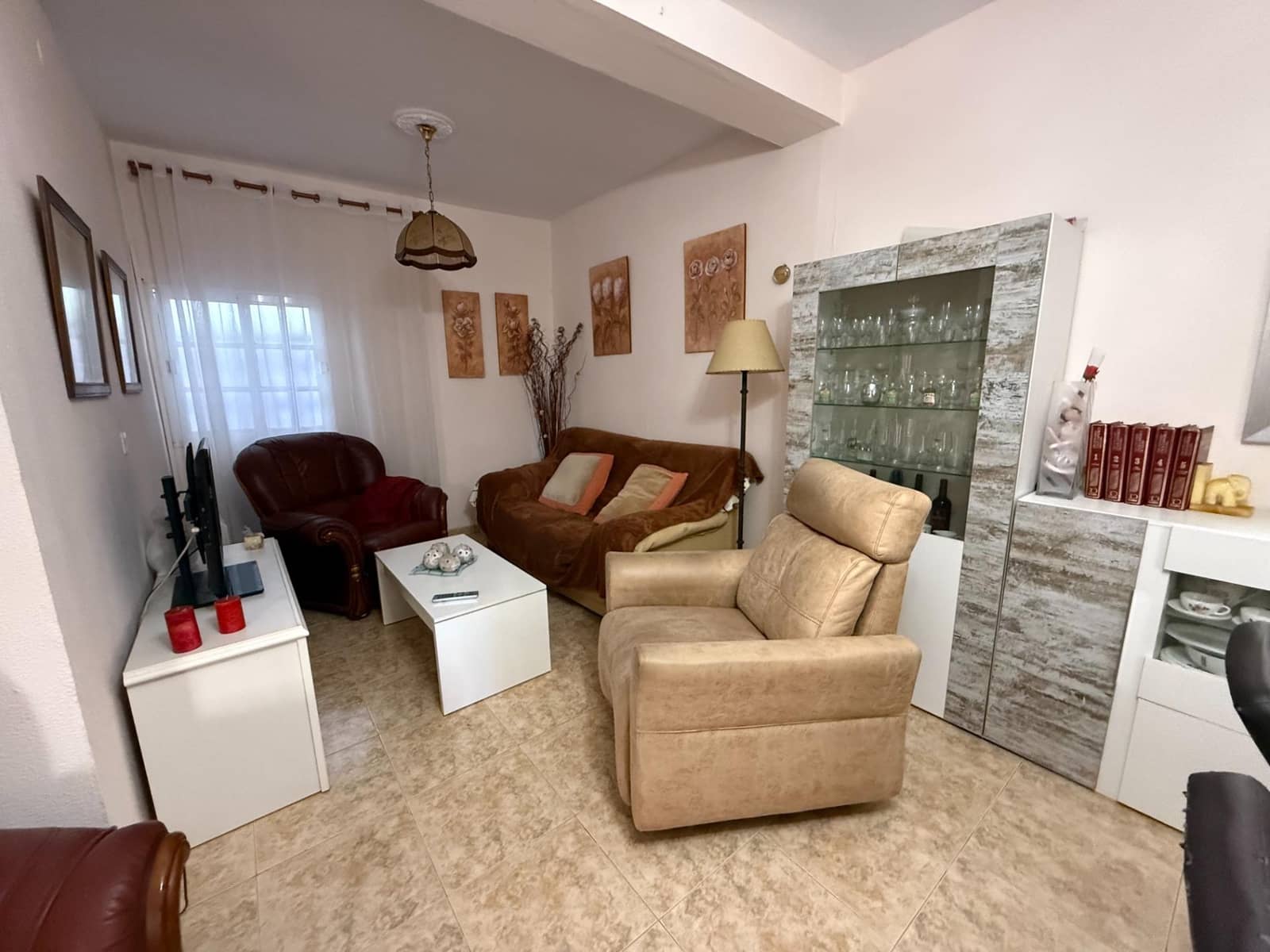 5 soveværelse Semi-Rækkehus til salg i Algeciras med garage - € 149.900 (Ref: 9843392)