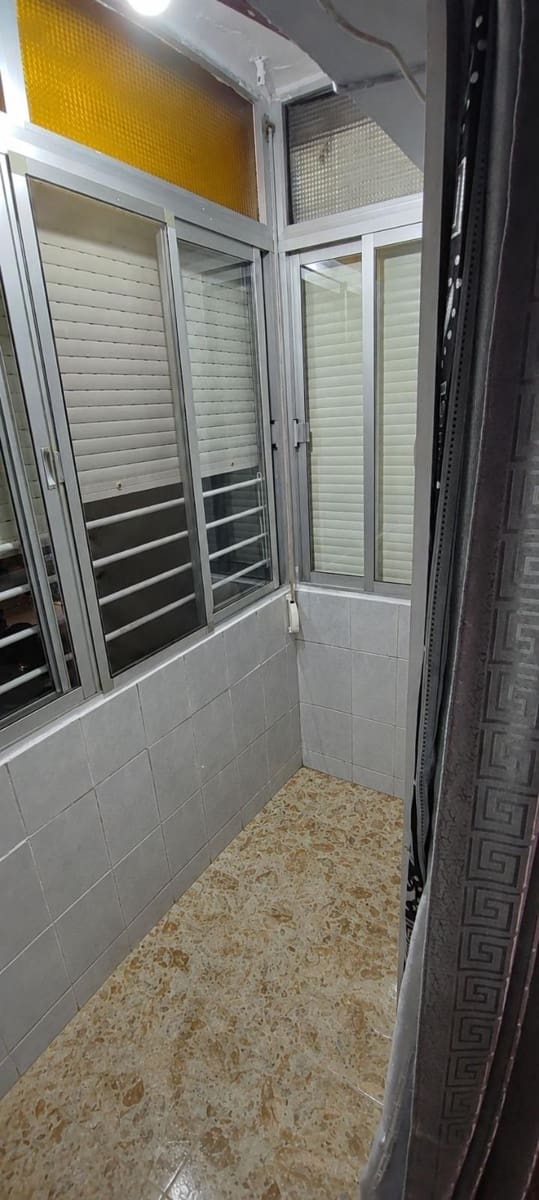 3 bedroom Flat for sale in La Linea de la Concepcion - € 145,000 (Ref: 9846237)