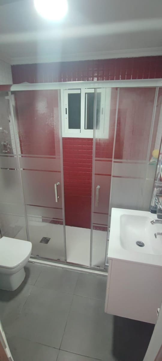 3 bedroom Flat for sale in La Linea de la Concepcion - € 145,000 (Ref: 9846237)