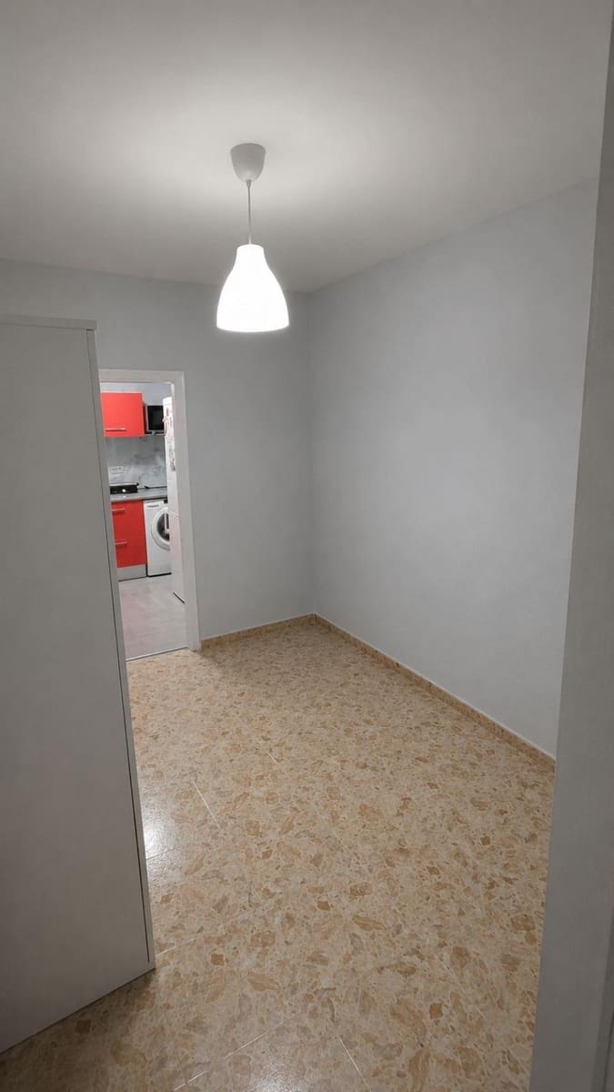 3 bedroom Flat for sale in La Linea de la Concepcion - € 145,000 (Ref: 9846237)