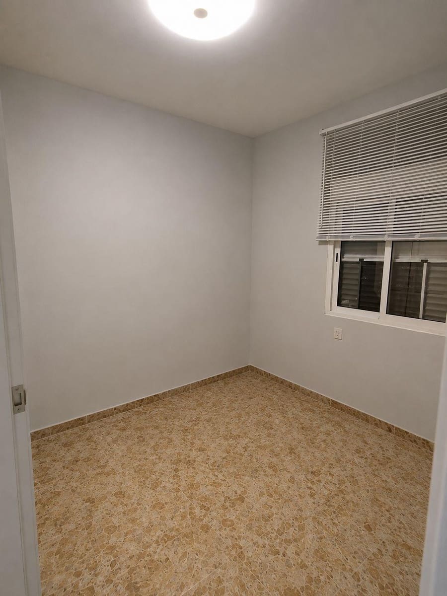 3 bedroom Flat for sale in La Linea de la Concepcion - € 145,000 (Ref: 9846237)