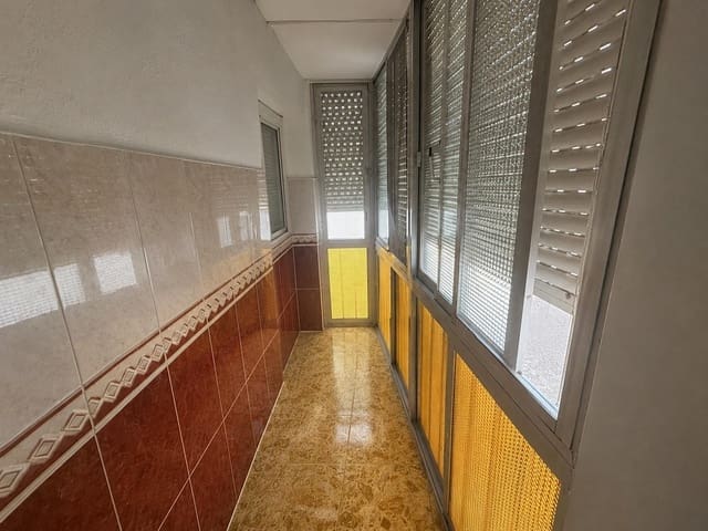 3 sypialnia Mieszkanie na sprzedaż w La Línea de la Concepción - 145 000 € (Ref: 9846237)