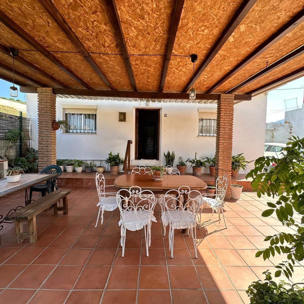4 bedroom Villa for sale in Algeciras - € 210,000 (Ref: 9865184)