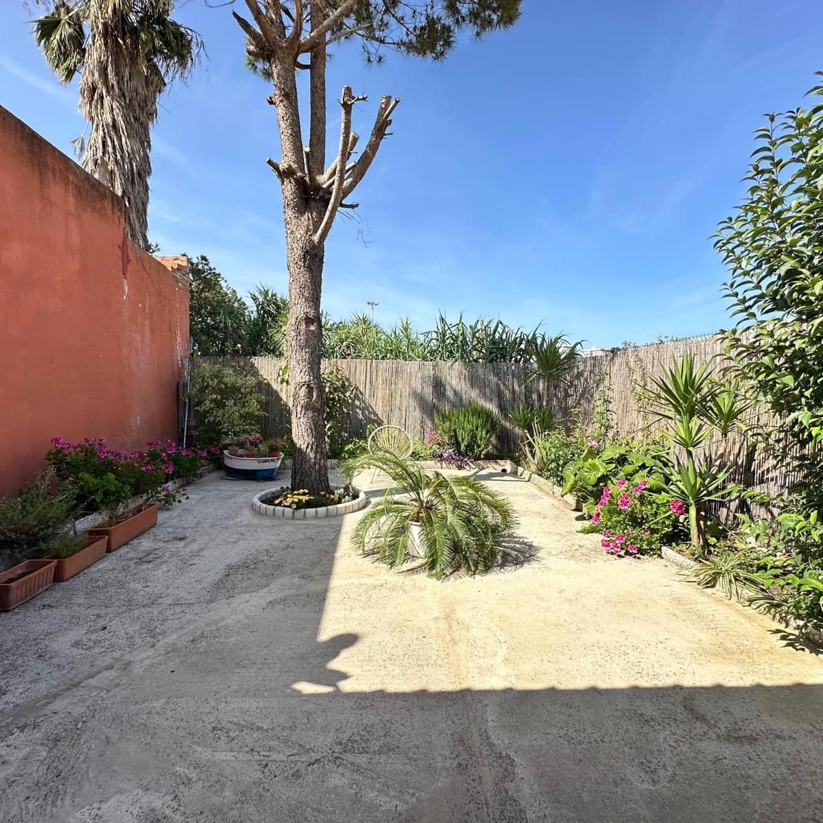 4 bedroom Villa for sale in Algeciras - € 210,000 (Ref: 9865184)