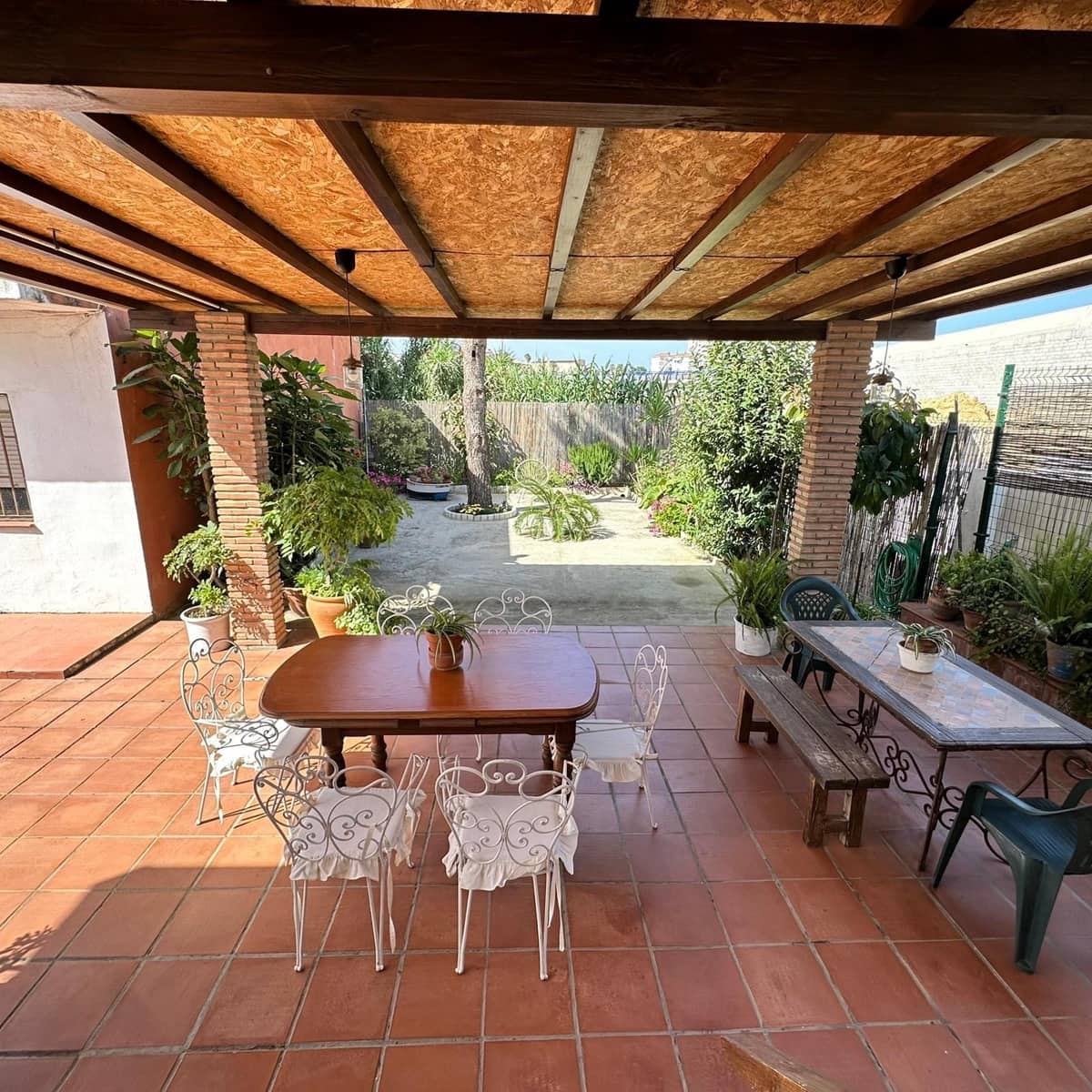 4 bedroom Villa for sale in Algeciras - € 210,000 (Ref: 9865184)