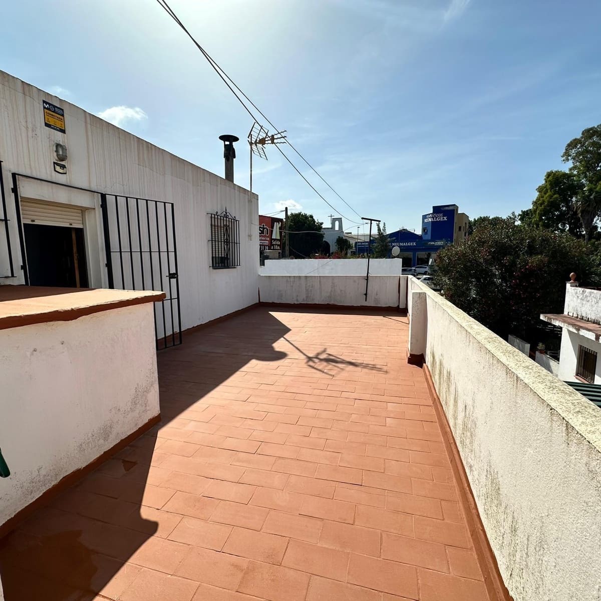 4 bedroom Villa for sale in Algeciras - € 210,000 (Ref: 9865184)