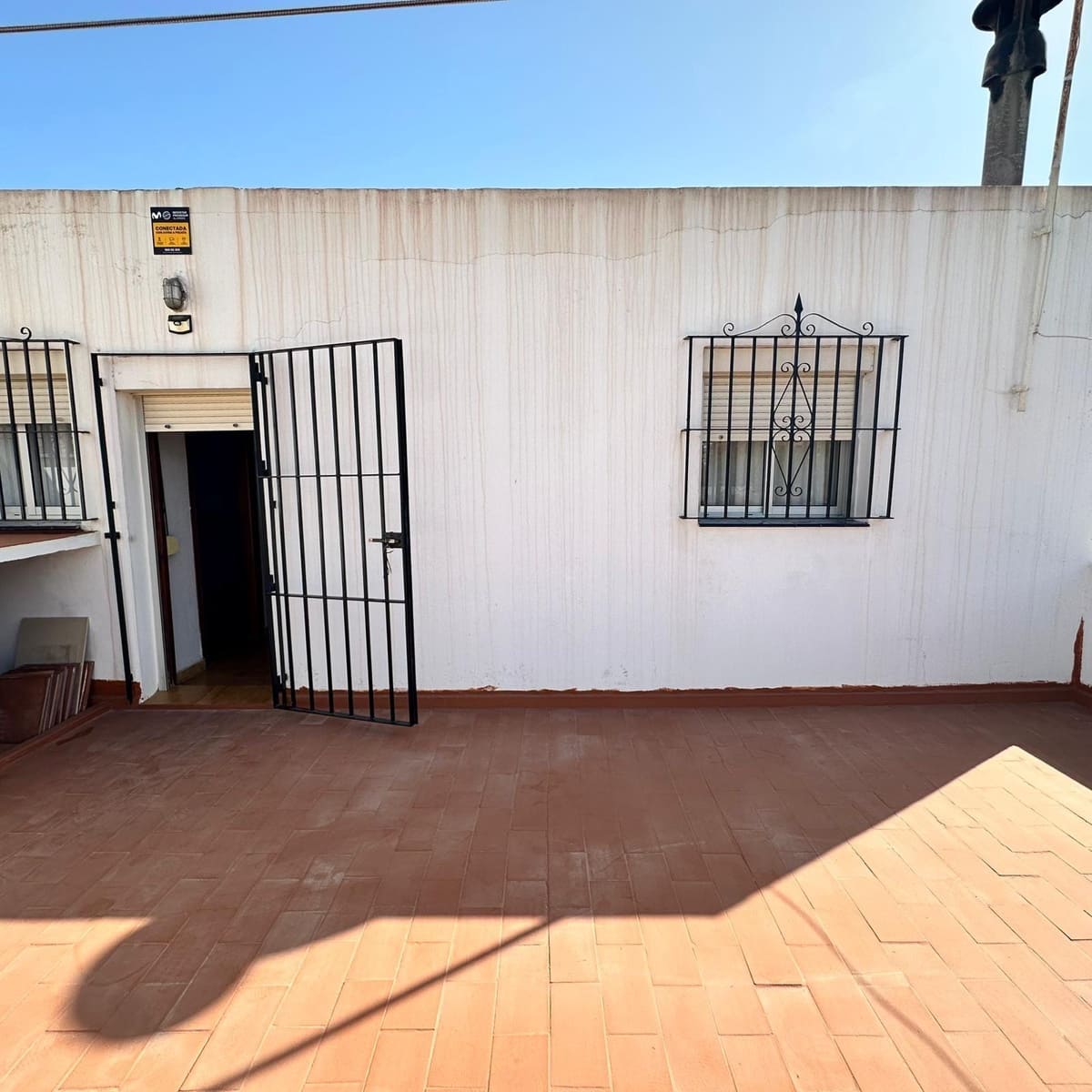4 bedroom Villa for sale in Algeciras - € 210,000 (Ref: 9865184)