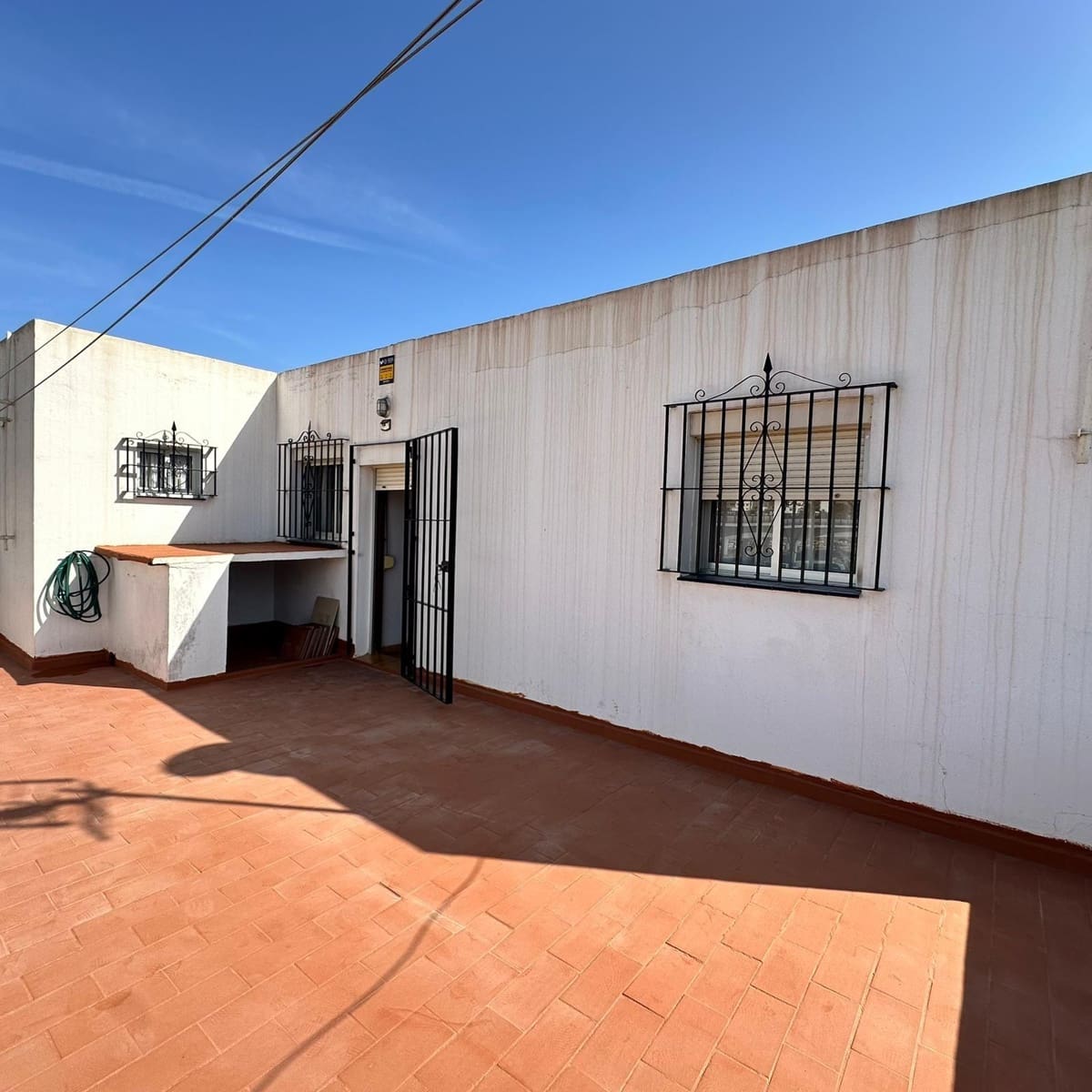 4 bedroom Villa for sale in Algeciras - € 210,000 (Ref: 9865184)