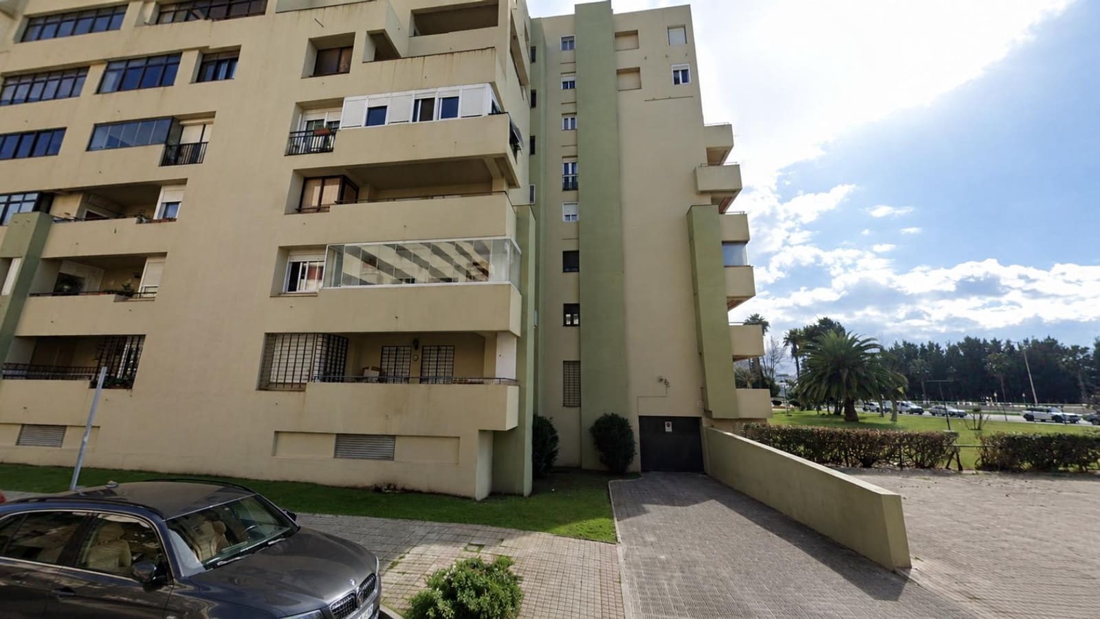 Garage for sale in La Linea de la Concepcion - € 19,500 (Ref: 9873501)