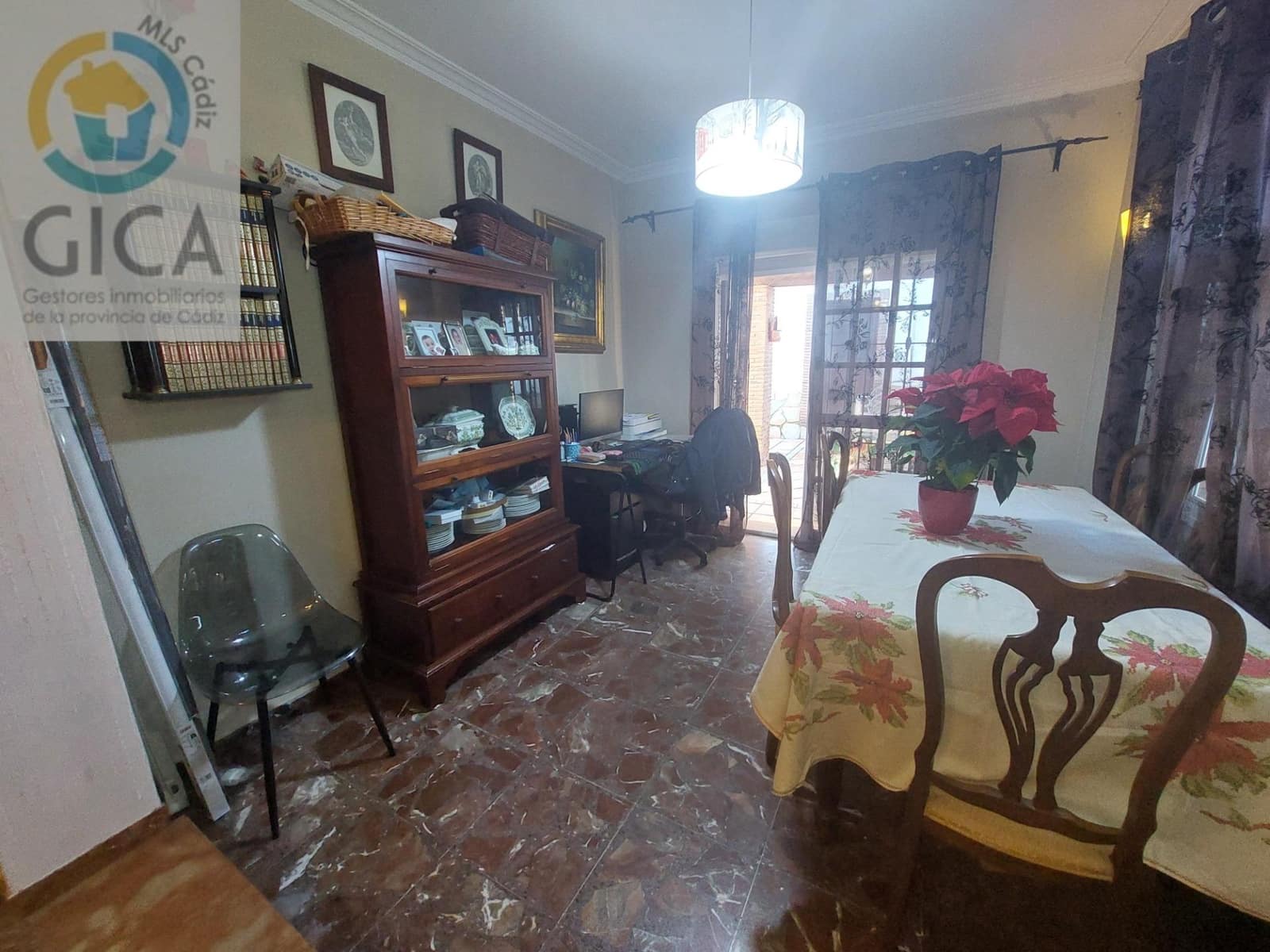3 Zimmer Villa zu verkaufen in Algeciras mit Garage - 329.990 € (Ref: 9876418)