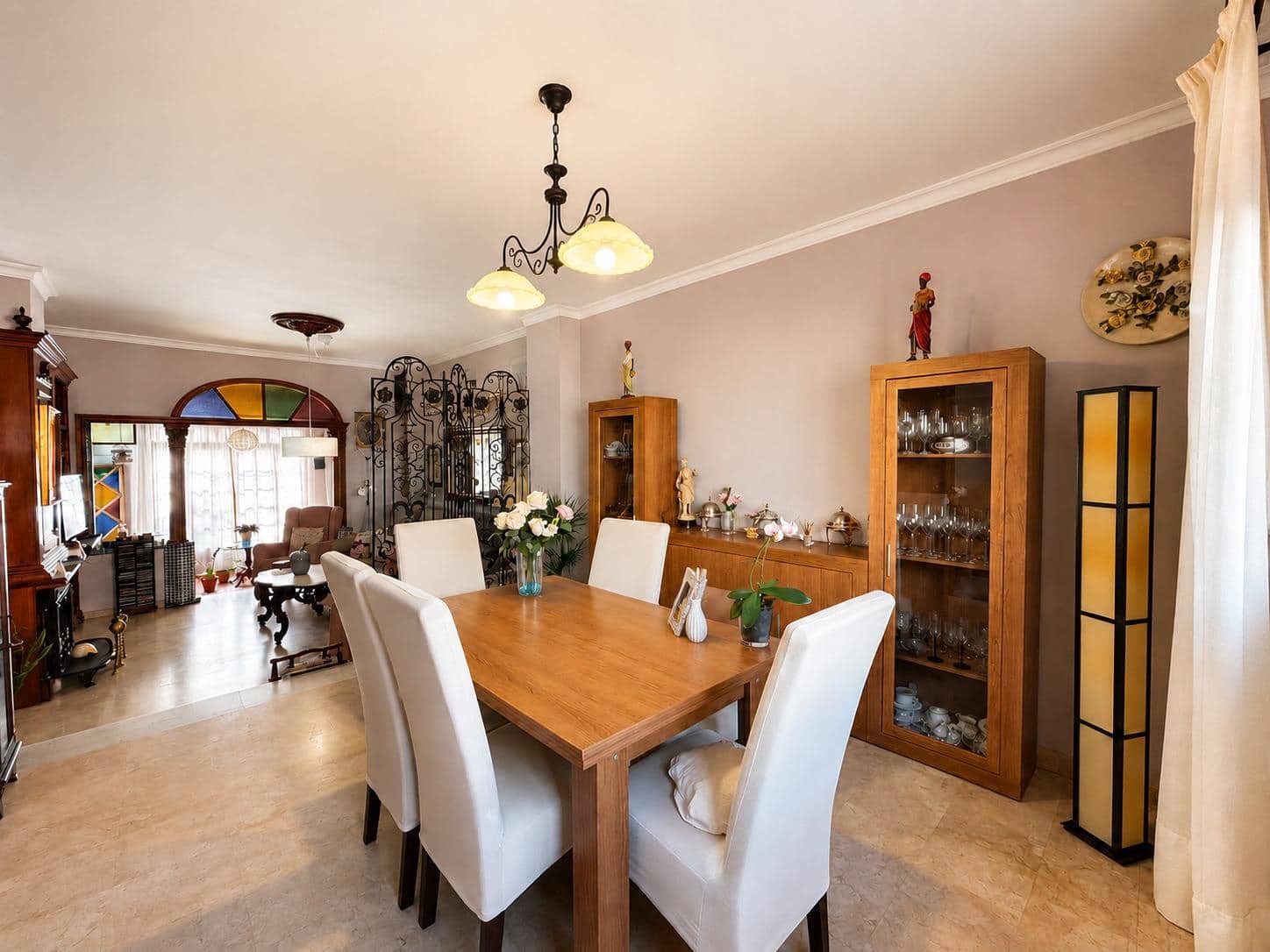 5 sypialnia Dom szeregowy na sprzedaż w La Linea de la Concepcion z basenem garażem - 590 000 € (Ref: 9876419)
