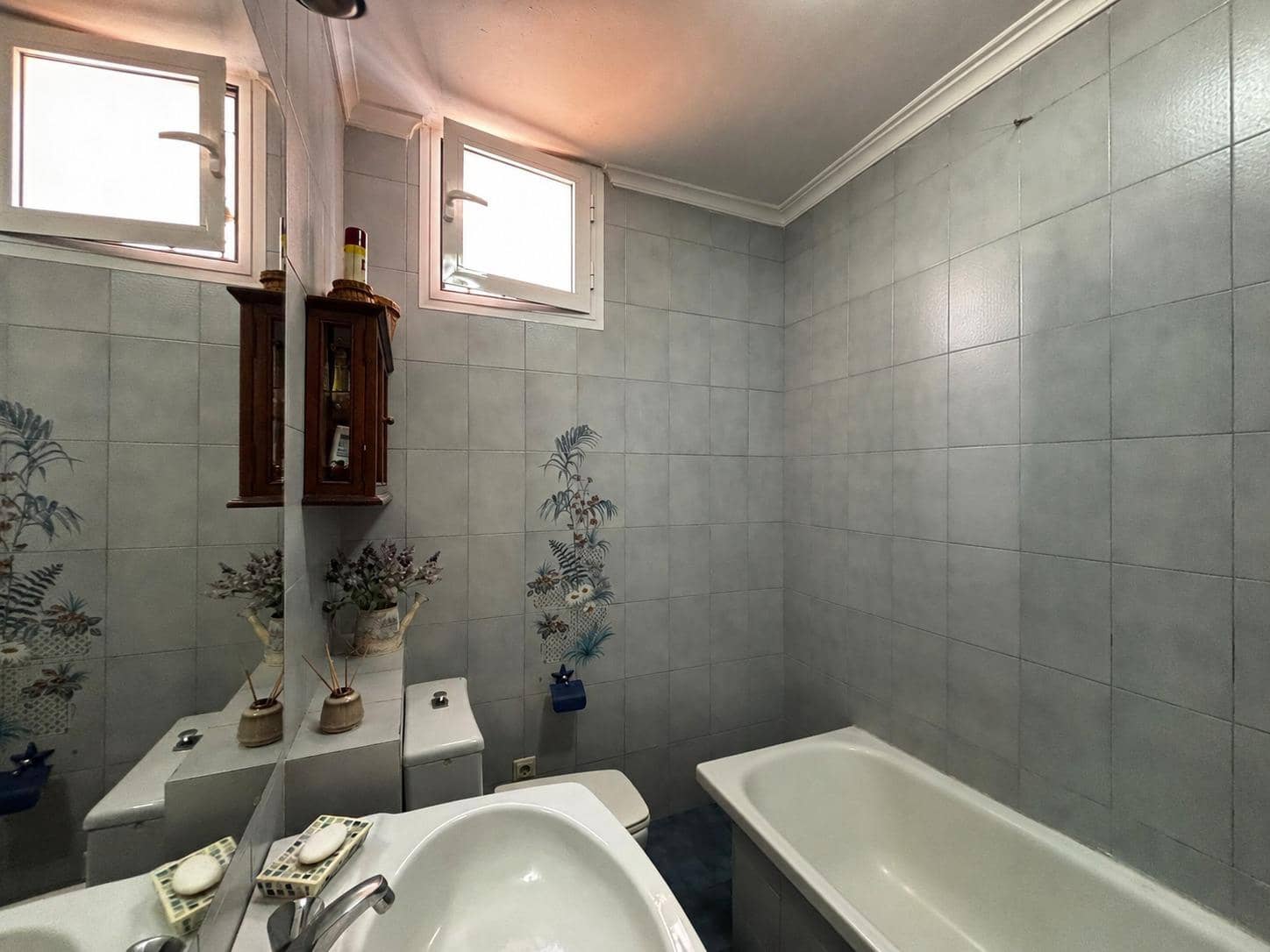 5 sypialnia Dom szeregowy na sprzedaż w La Linea de la Concepcion z basenem garażem - 590 000 € (Ref: 9876419)