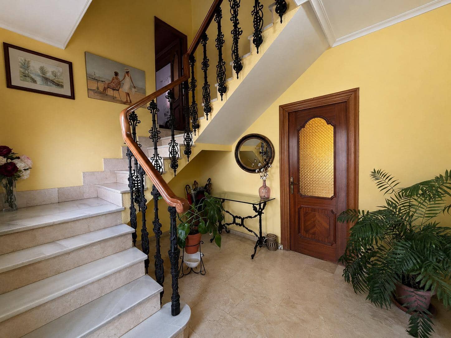 5 sypialnia Dom szeregowy na sprzedaż w La Linea de la Concepcion z basenem garażem - 590 000 € (Ref: 9876419)