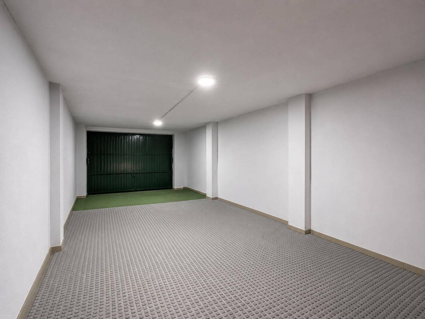 5 sypialnia Dom szeregowy na sprzedaż w La Linea de la Concepcion z basenem garażem - 590 000 € (Ref: 9876419)