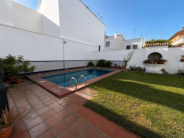 5 soverom Rekkehus til salgs i La Línea de la Concepción med svømmebasseng garasje - € 590 000 (Ref: 9876419)