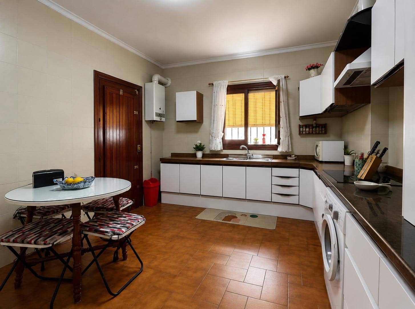 5 sypialnia Dom szeregowy na sprzedaż w La Linea de la Concepcion z basenem garażem - 590 000 € (Ref: 9876419)