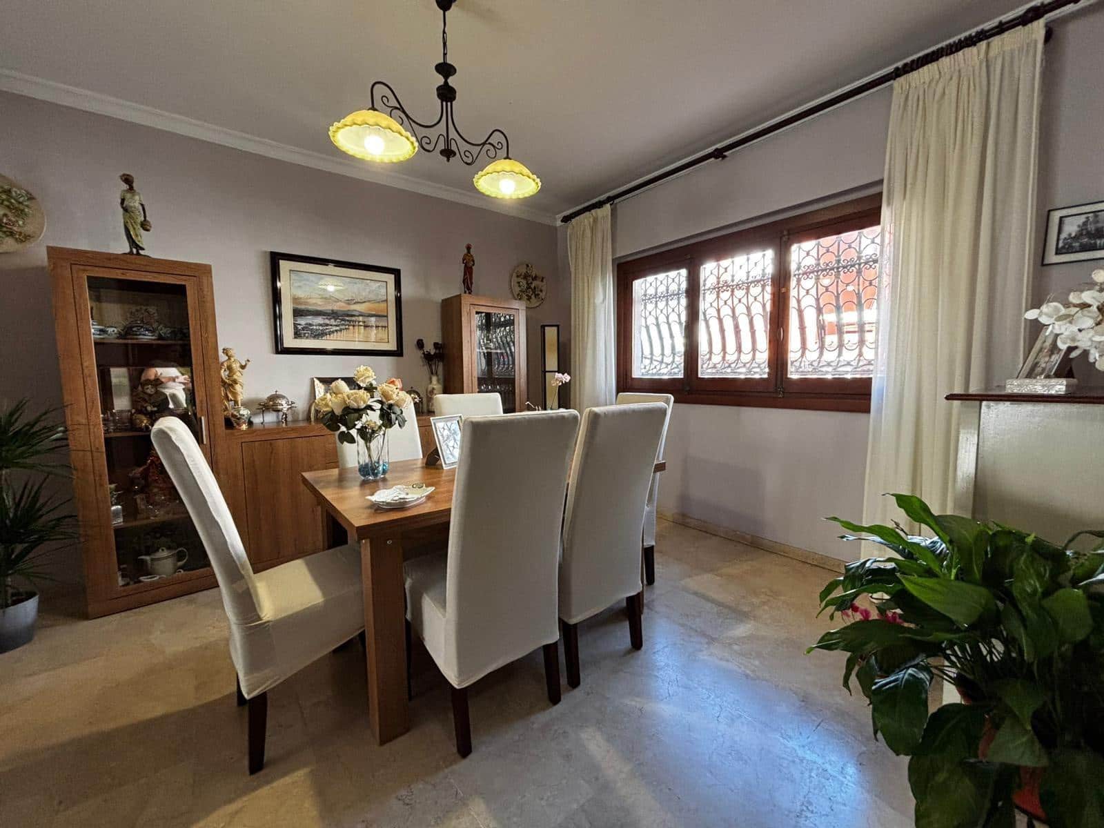 5 sypialnia Dom szeregowy na sprzedaż w La Linea de la Concepcion z basenem garażem - 590 000 € (Ref: 9876419)
