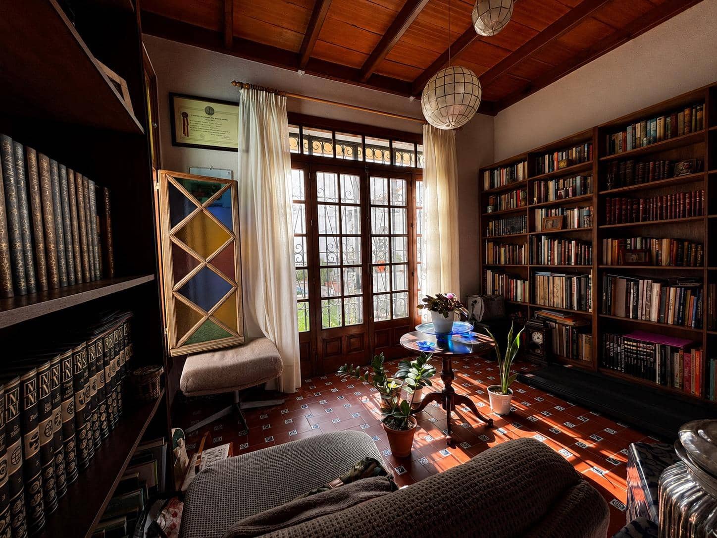5 sypialnia Dom szeregowy na sprzedaż w La Linea de la Concepcion z basenem garażem - 590 000 € (Ref: 9876419)