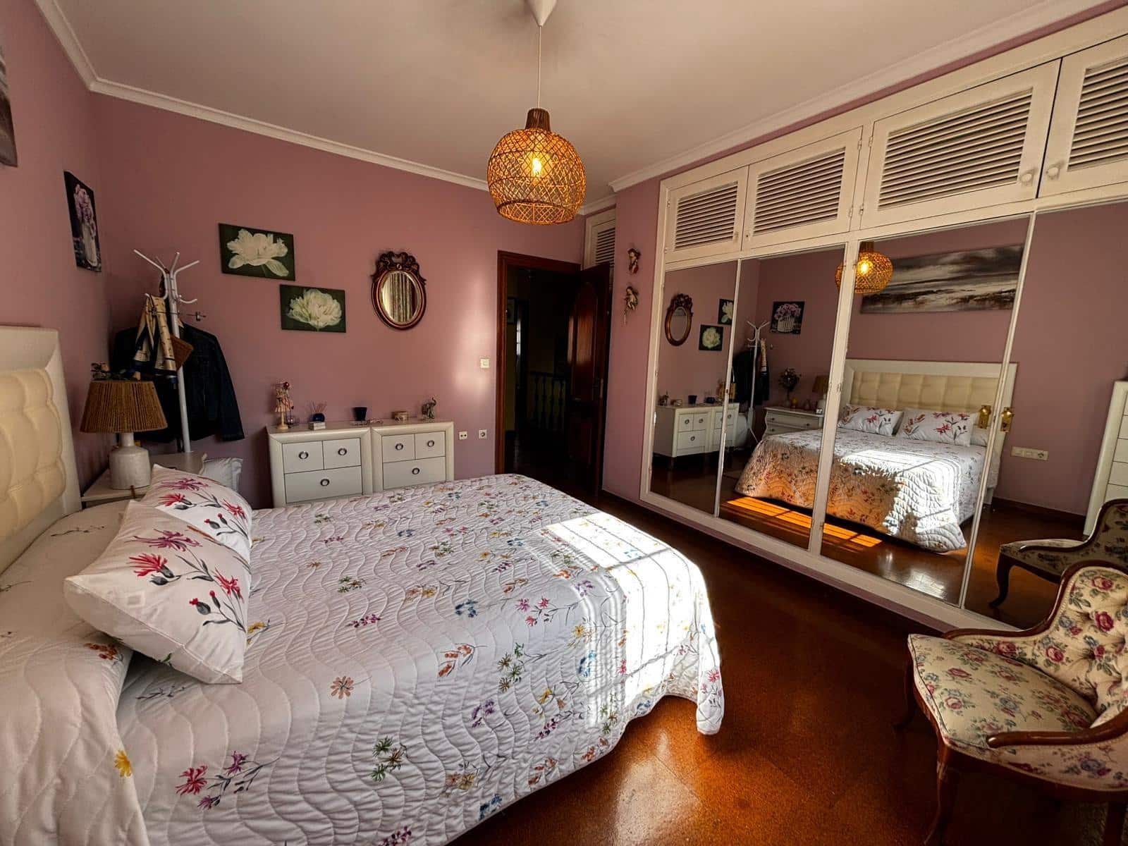 5 sypialnia Dom szeregowy na sprzedaż w La Linea de la Concepcion z basenem garażem - 590 000 € (Ref: 9876419)