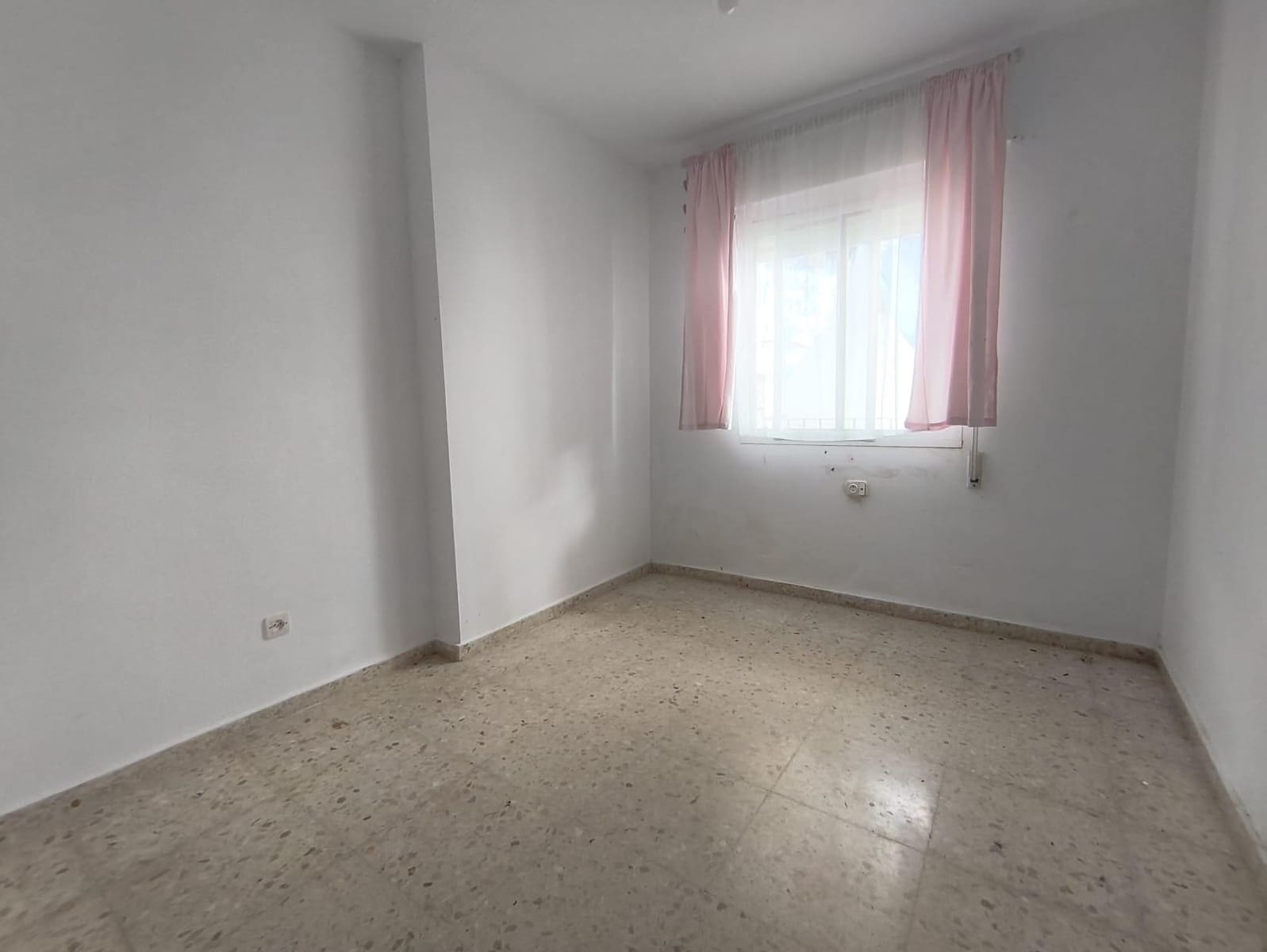 3 bedroom Flat for sale in Algeciras - € 103,000 (Ref: 9876420)