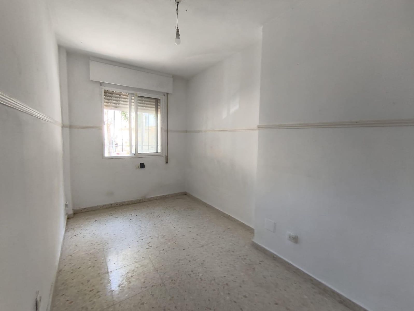 3 bedroom Flat for sale in Algeciras - € 103,000 (Ref: 9876420)