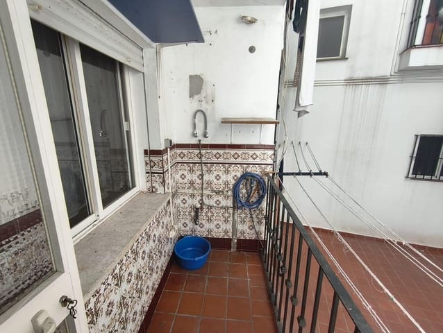 Piso de 3 habitaciones en Algeciras en venta - 103.000 € (Ref: 9876420)