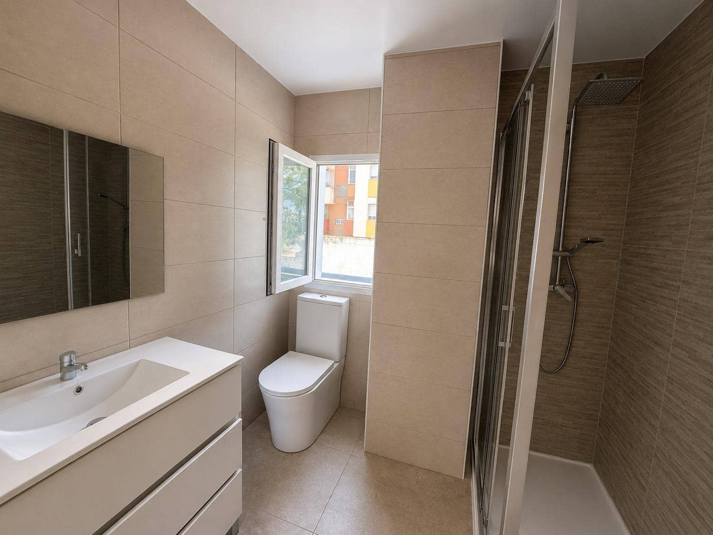 3 bedroom Flat for sale in La Linea de la Concepcion - € 162,900 (Ref: 9892369)