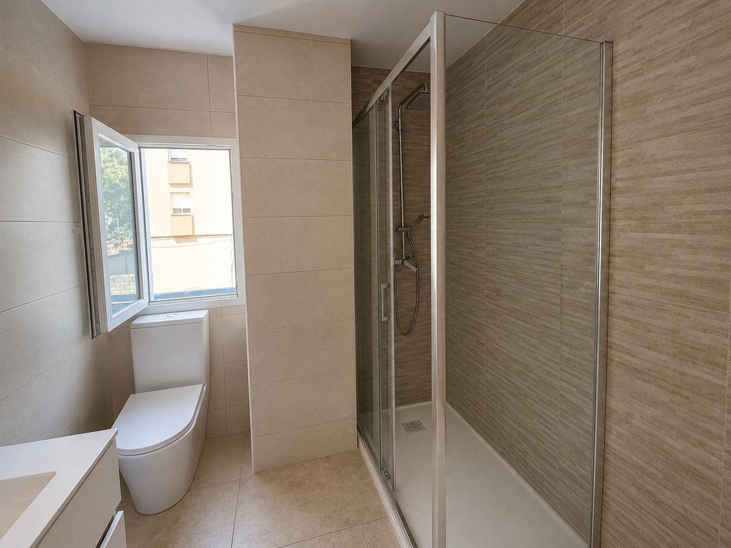 3 bedroom Flat for sale in La Linea de la Concepcion - € 162,900 (Ref: 9892369)