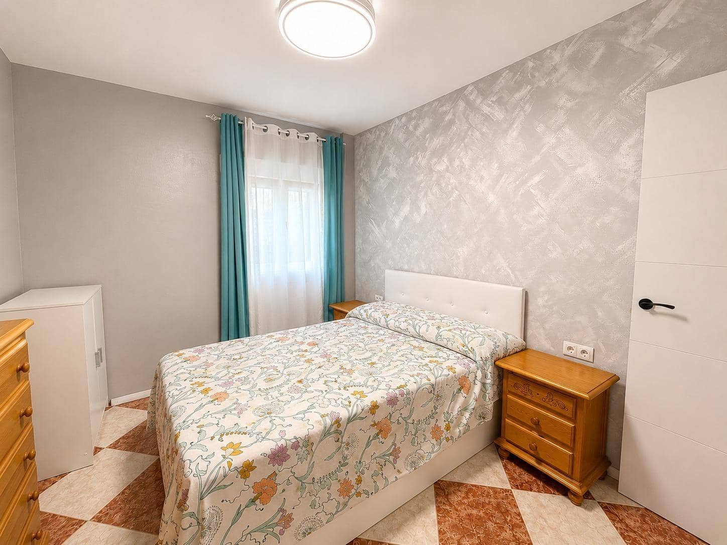 3 bedroom Flat for sale in La Linea de la Concepcion - € 162,900 (Ref: 9892369)