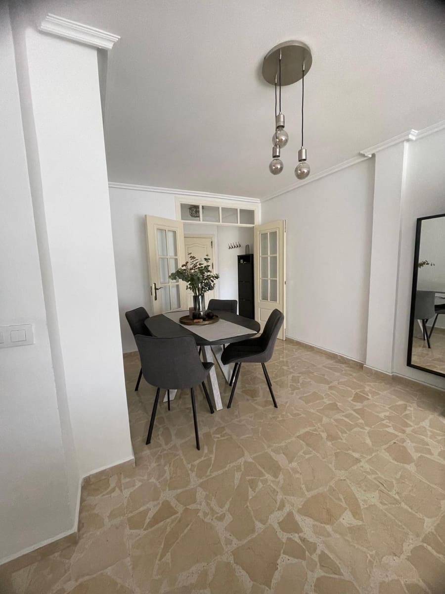 3 bedroom Flat for sale in Algeciras with garage - € 171,000 (Ref: 9896334)