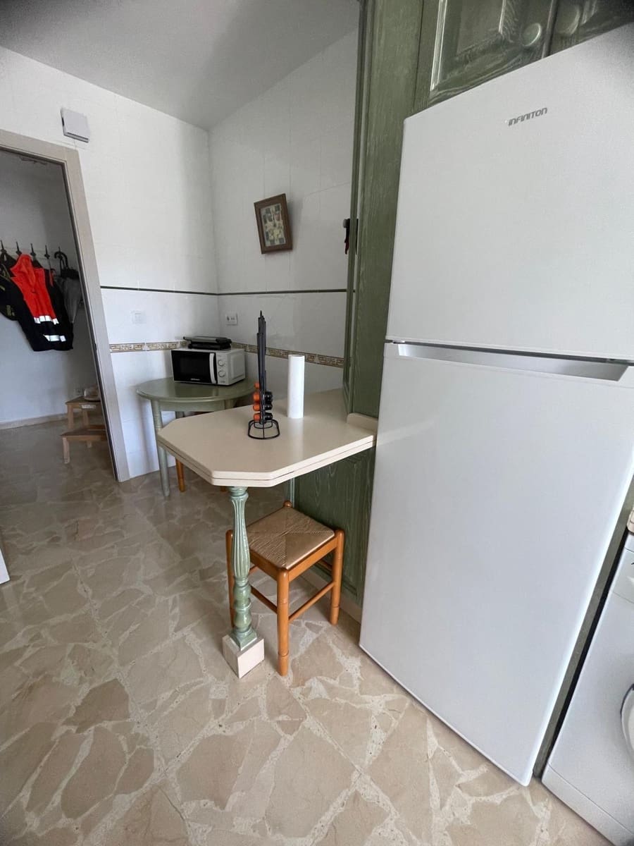 3 bedroom Flat for sale in Algeciras with garage - € 171,000 (Ref: 9896334)