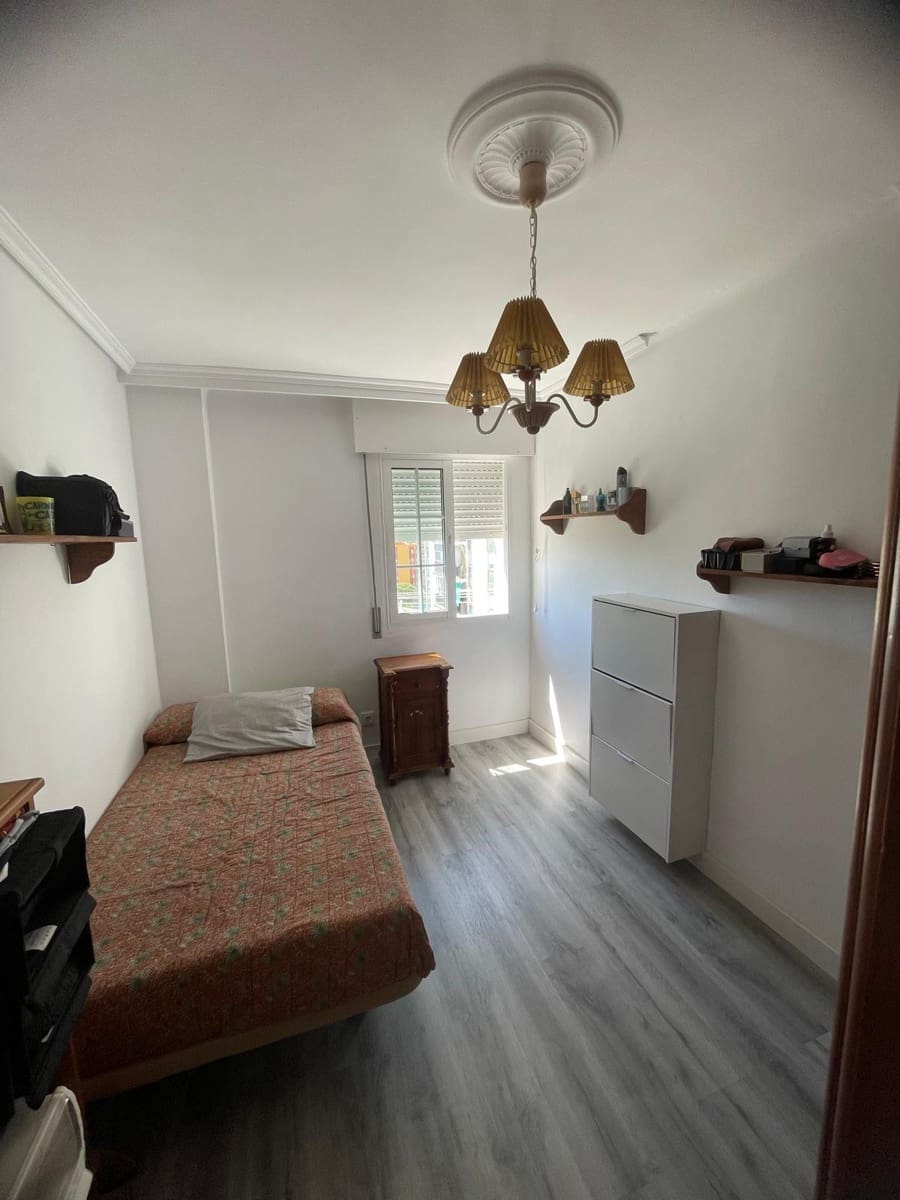 3 bedroom Flat for sale in Algeciras with garage - € 171,000 (Ref: 9896334)