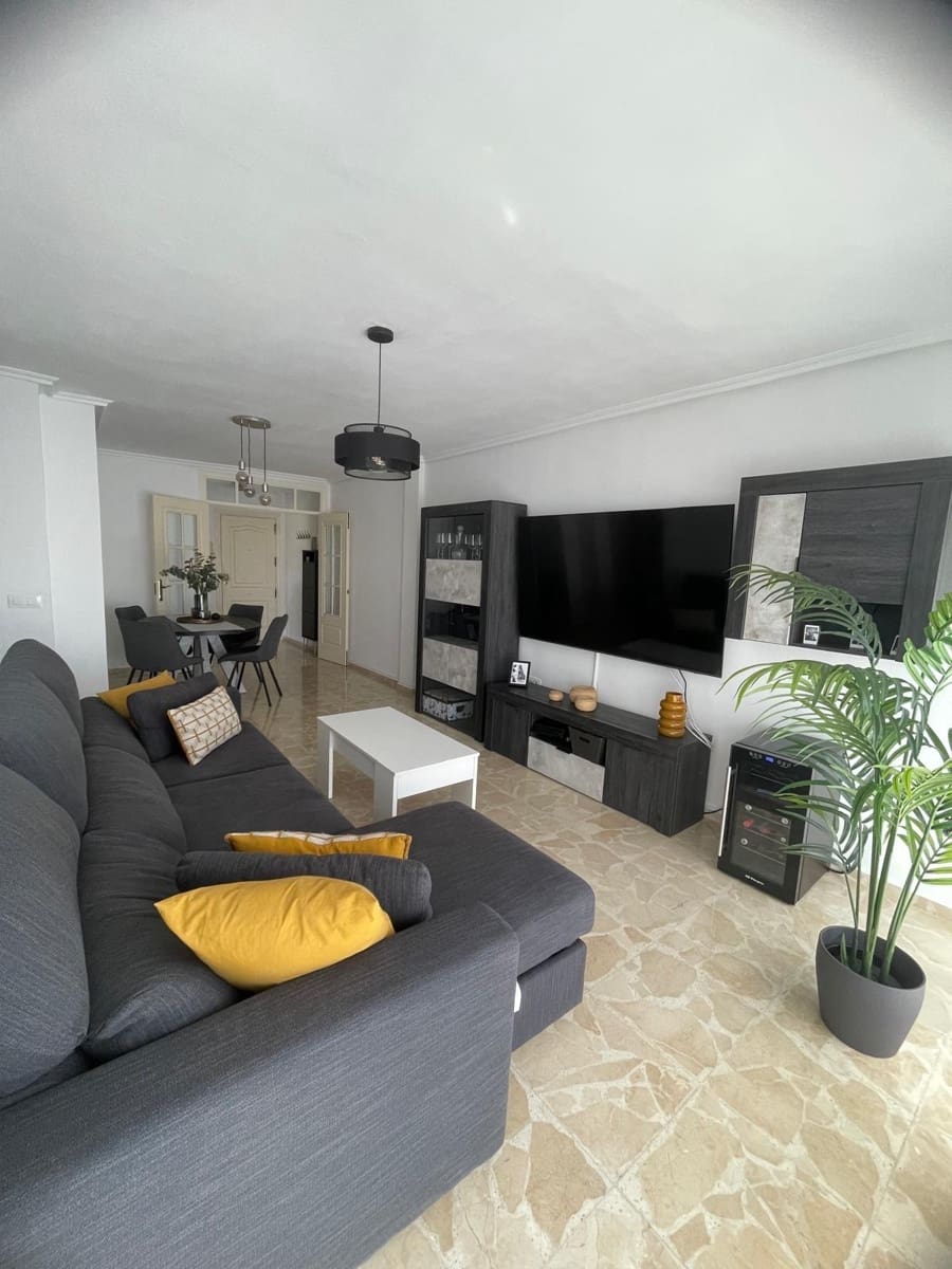 3 bedroom Flat for sale in Algeciras with garage - € 171,000 (Ref: 9896334)