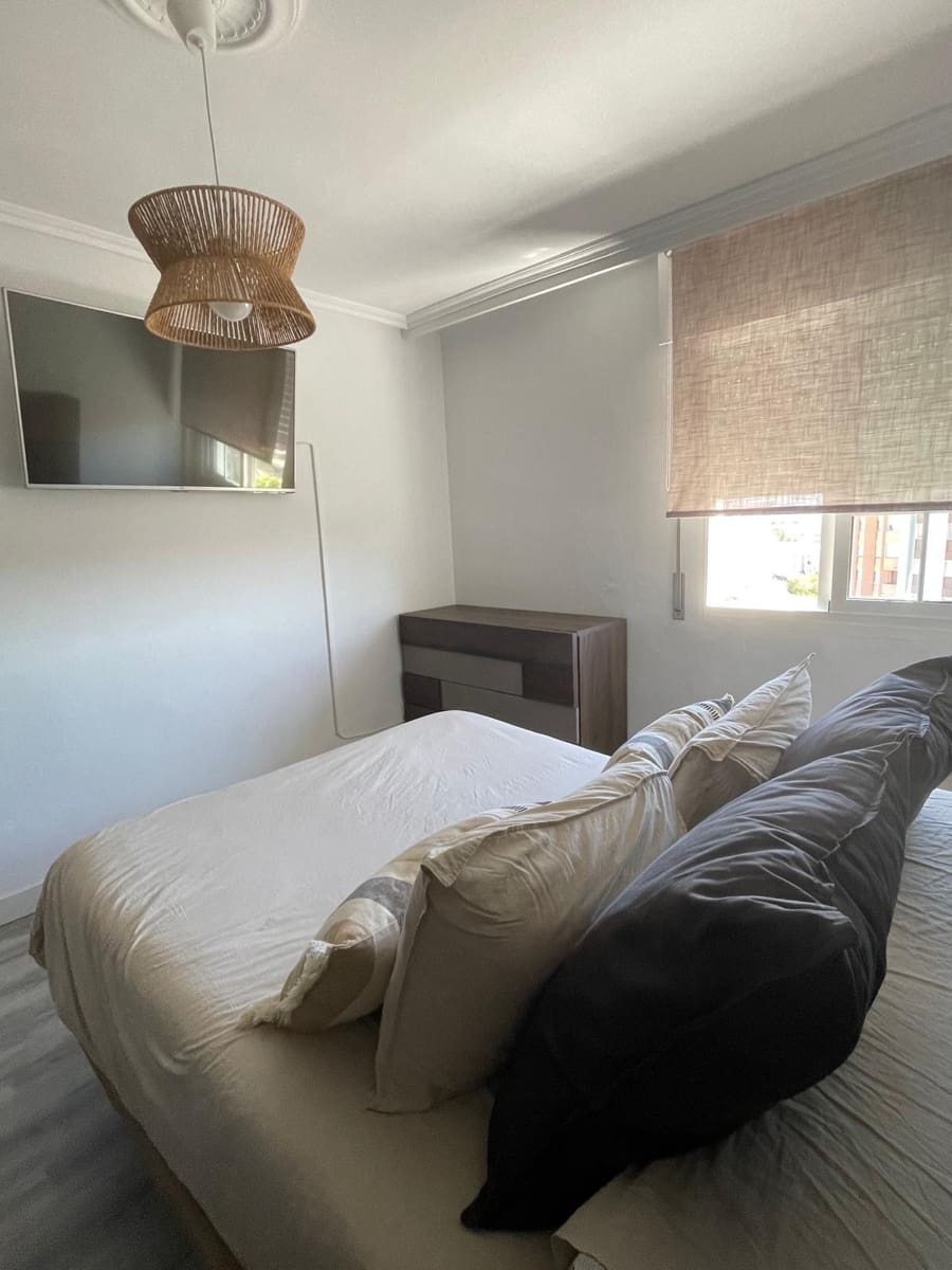 3 bedroom Flat for sale in Algeciras with garage - € 171,000 (Ref: 9896334)