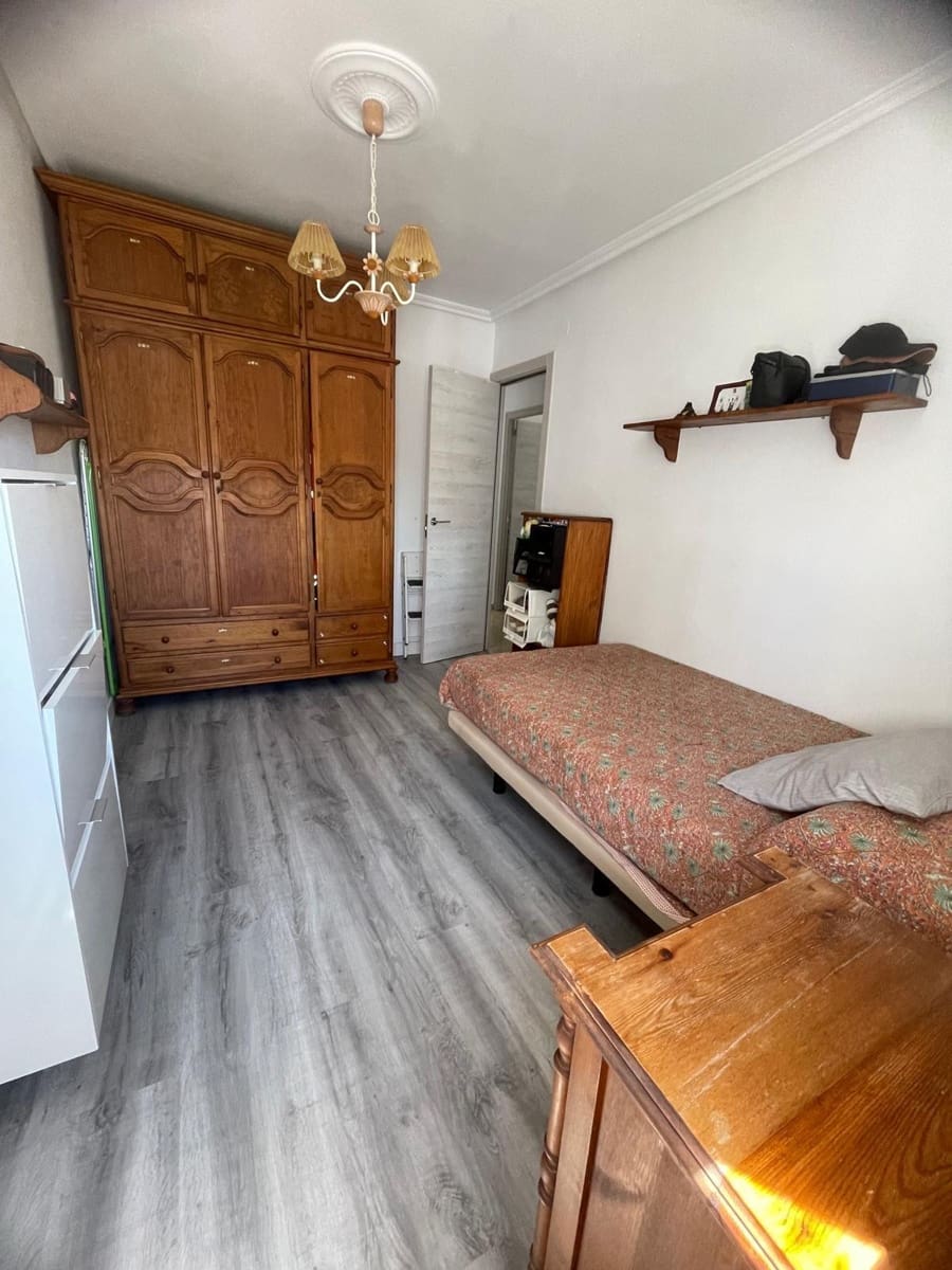 3 bedroom Flat for sale in Algeciras with garage - € 171,000 (Ref: 9896334)