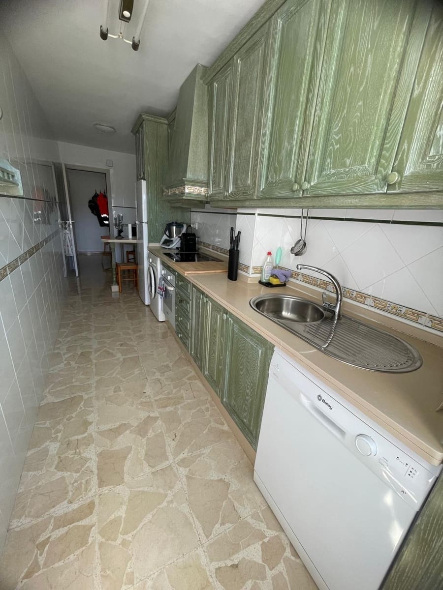 3 bedroom Flat for sale in Algeciras with garage - € 171,000 (Ref: 9896334)