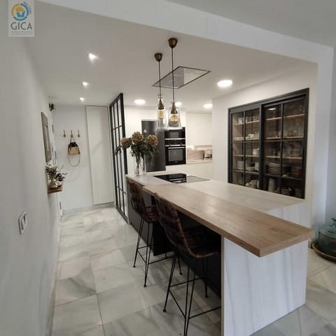 3 bedroom Flat for sale in Algeciras - € 233,000 (Ref: 9898691)