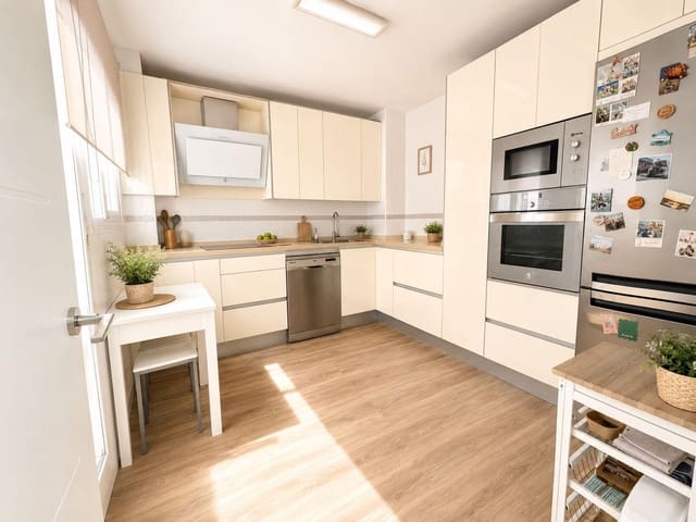 3 bedroom Flat for sale in Algeciras - € 262,000 (Ref: 9898692)