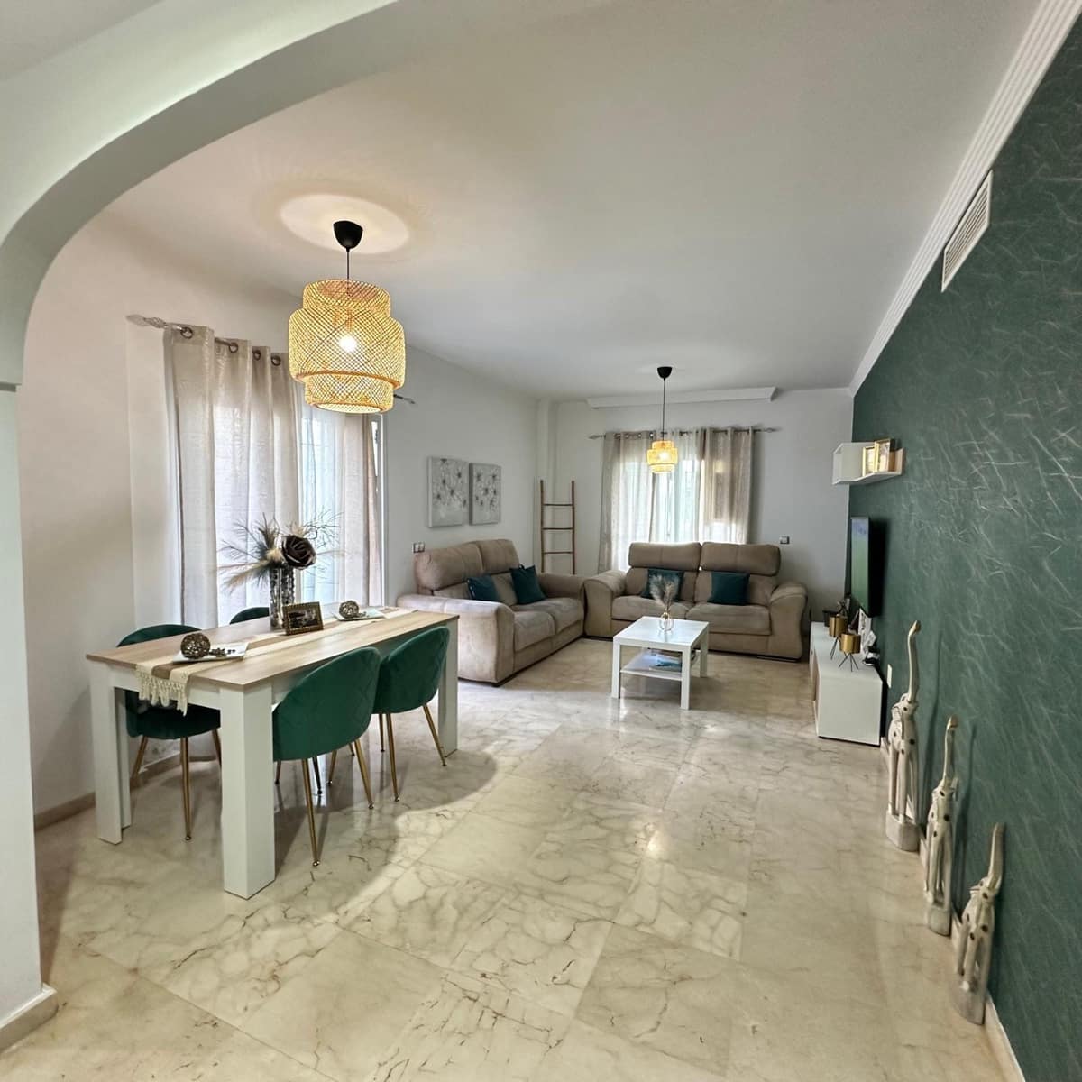 3 sovrum Lägenhet till salu i La Linea de la Concepcion - 318 000 € (Ref: 9911058)